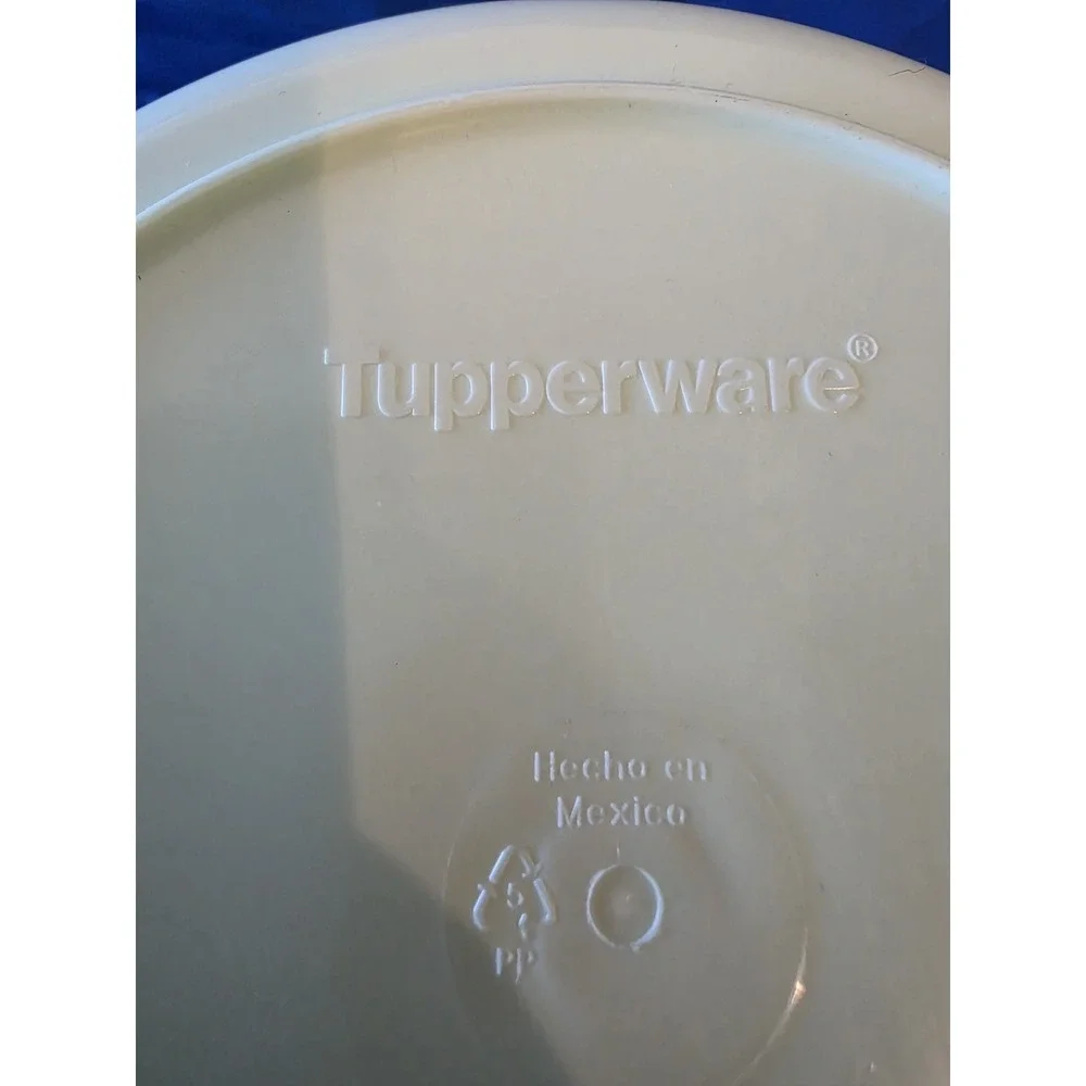 Vintage Rubbermaid 1 Gallon Yellow Drink Beverage Pitcher‎ #1416E-1